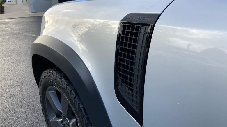 Land Rover Defender 3.0 D300 X-Dynamic HSE 110 5dr Auto Diesel Estate